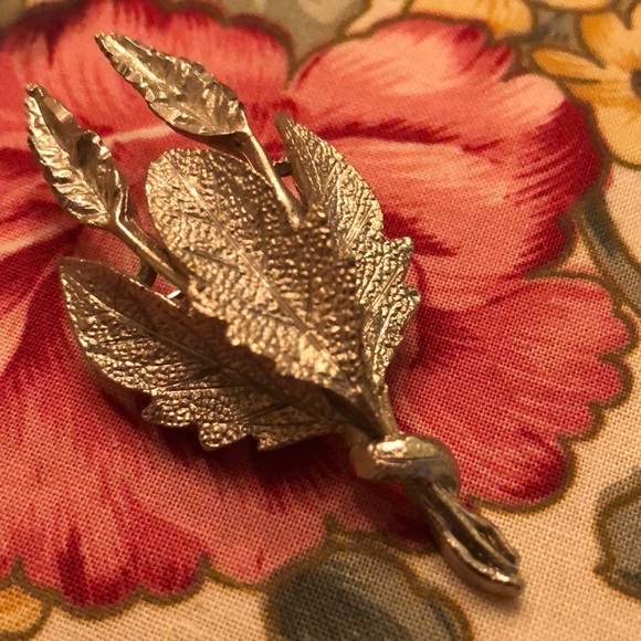 BSK‎ Vintage Brooch - Picture 1 of 4